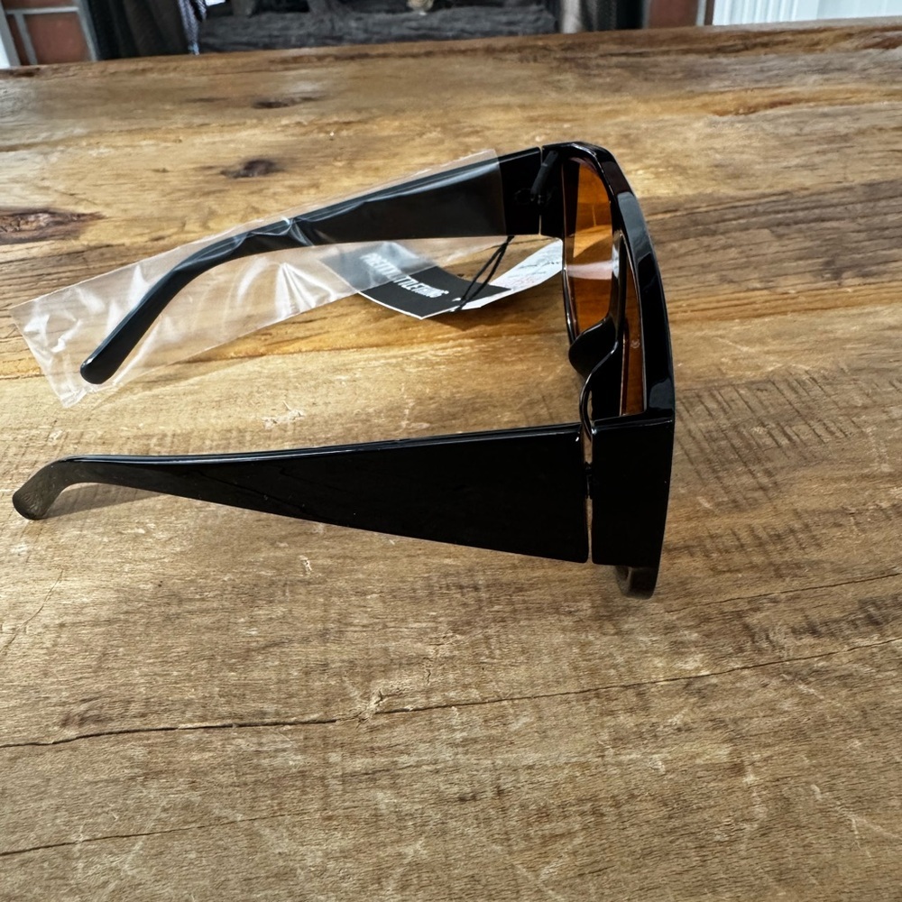 NEW PrettyLittleThing Black With Orange Lens Oversized Visor Sunglasses UVA/UVB - Picture 9 of 11